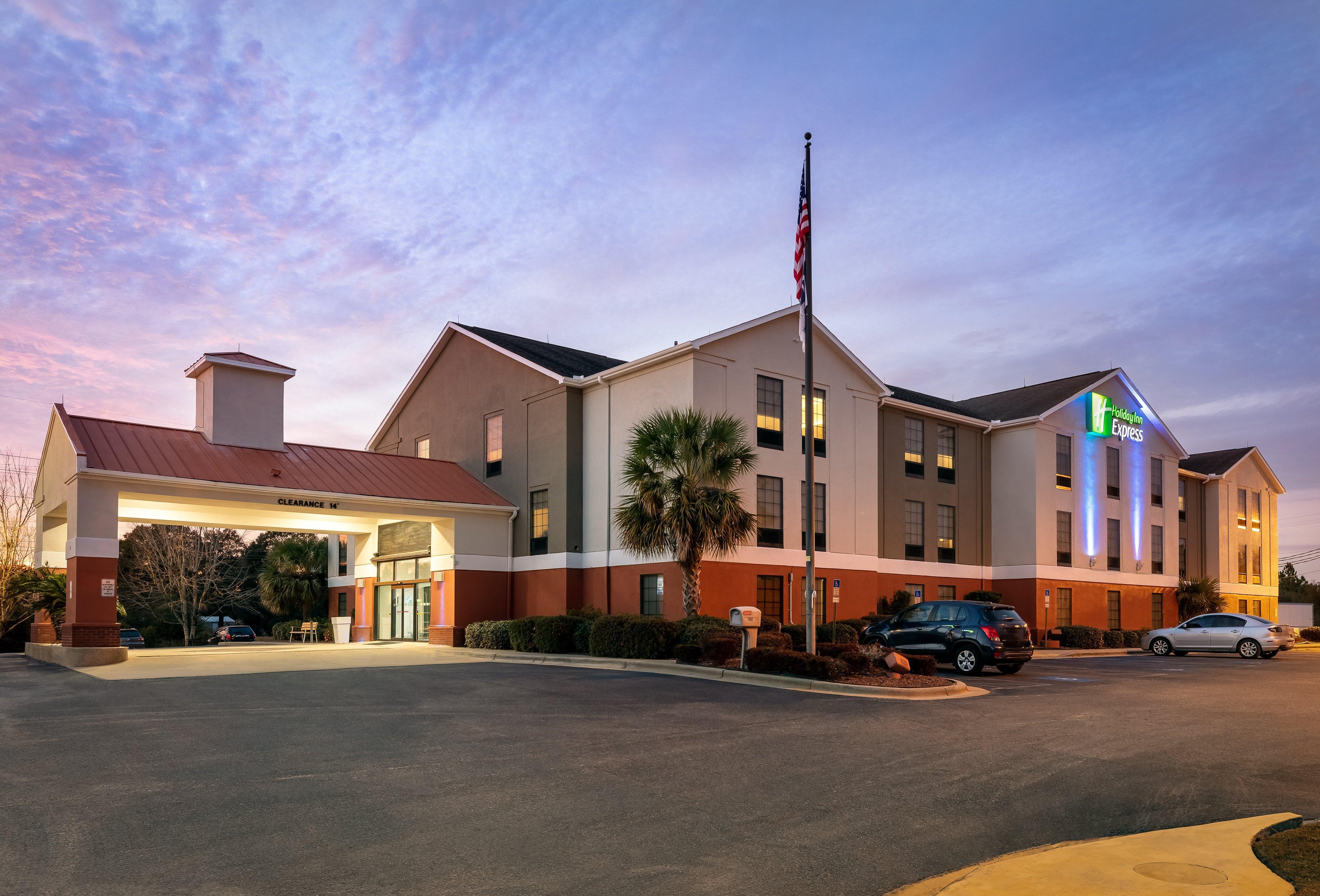 Holiday Inn Express & Suites Milton East I-10, An Ihg Hotel Exterior foto